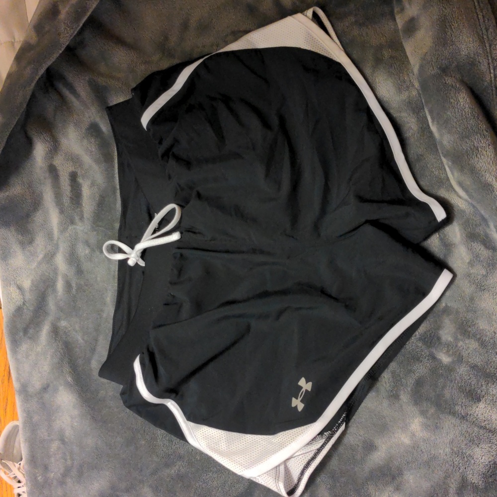 4 Pairs of Under Armor shorts!!